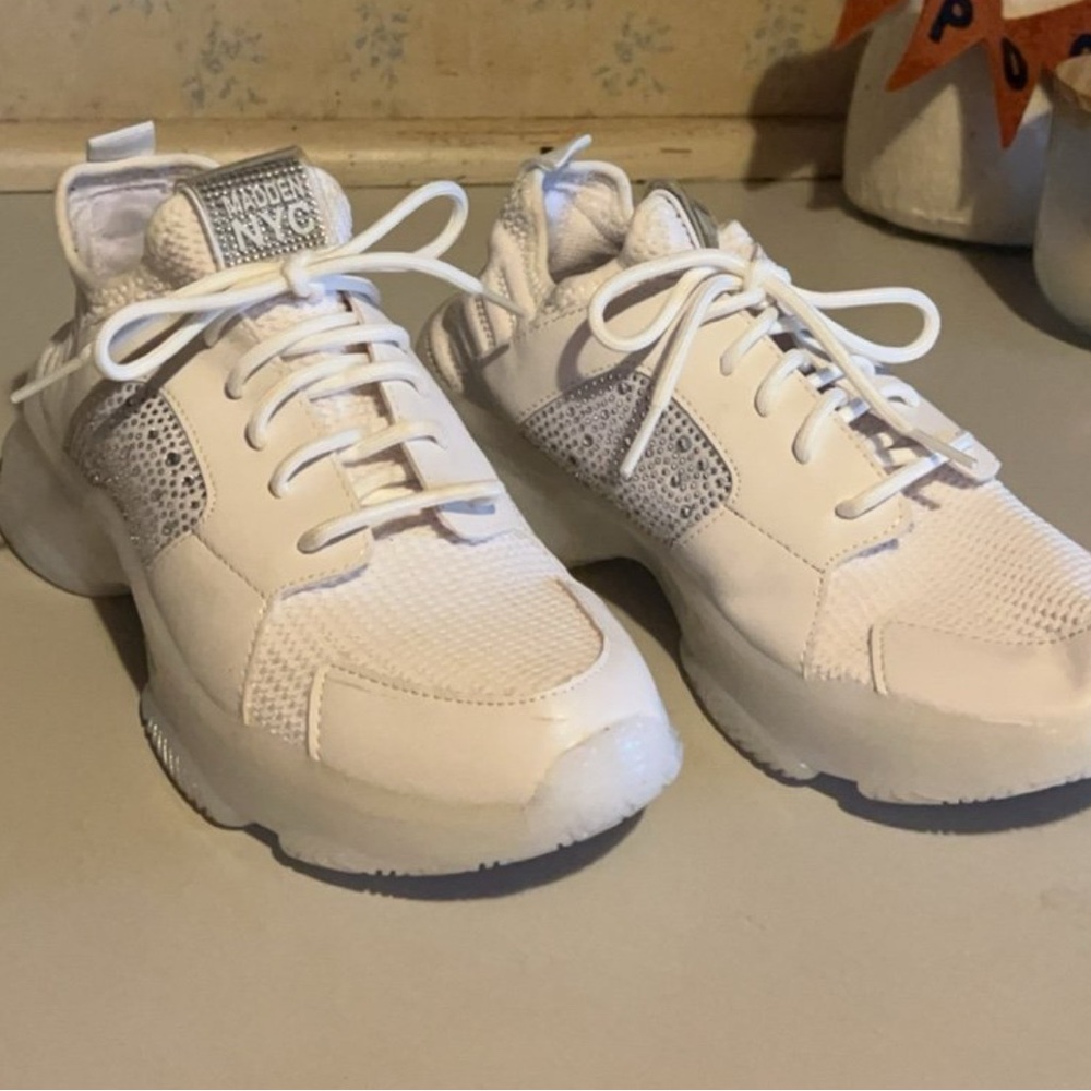 Woman shoes